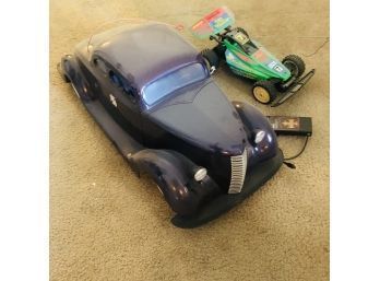Ford Motor Company 49 MHz Vehicle And Radio Shack Big Panther Racing Buggy (Living Room)