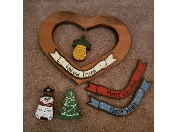 Wooden Welcome Friends Sign (Living Room)