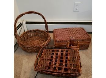 Picnic Basket And 2 Other Baskets. Set Of 3(Living Room)