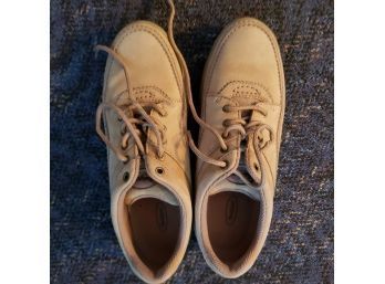 Size 8 Rockport Shoes Tan (Downstairs Bedroom)