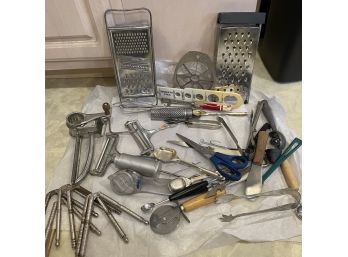 Assorted Vintage And Modern Kitchen Items