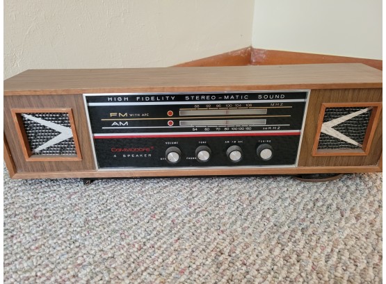 Vintage Commodore AM/FM Tube Radio Model No. 744 (Downstairs Bedroom)
