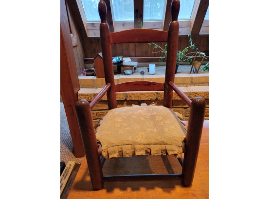 Small Toddler Wooden Chair (Living Room)