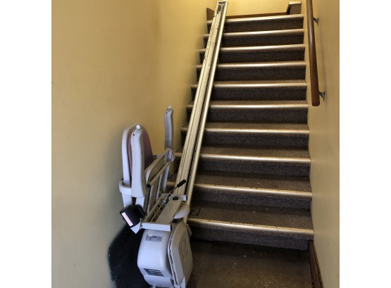 Acorn Straight Stair Lift (Garage)