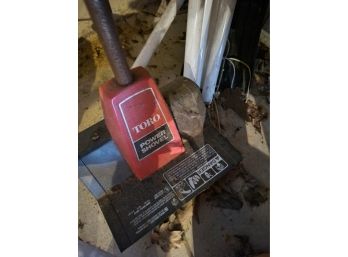 Toro Power Shovel (Garage)