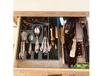 Kitchen Drawer Lot No. 5: Oneida Community Stainless Silverware, Knives, Etc.