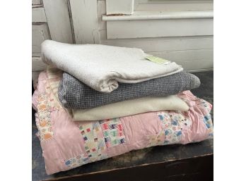 Vintage Fabric Lot With Quilt, Including Vintage Wools And Vintage Silk (porch)