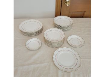 Edwin Knowles China Lot (Table Lr)