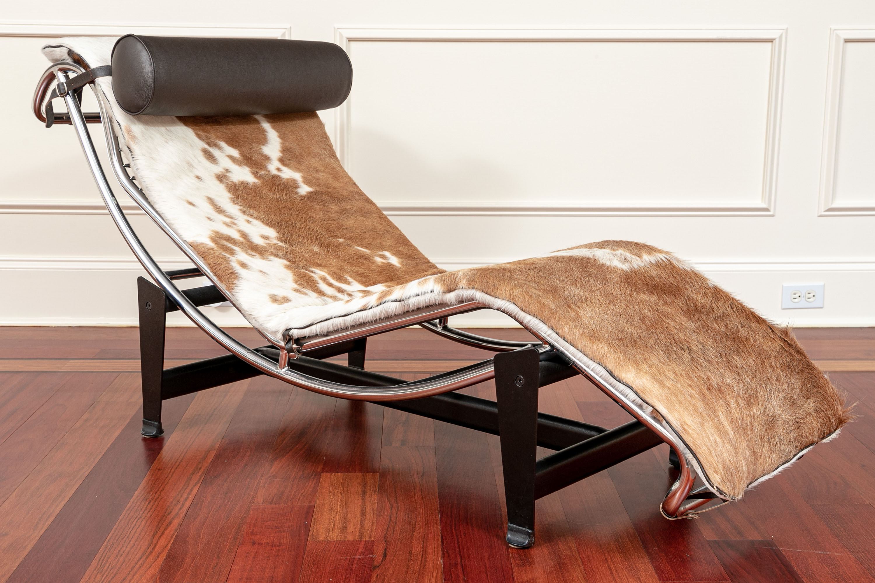 Le Corbusier Chaise Lounge in Pony