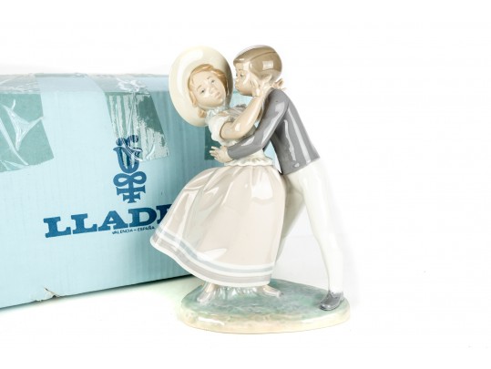 Lladro Figurine #4856 PRECOCIOUS LOVE With Original Box #230579