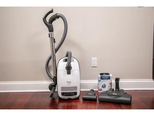 Miele Complete C3 Cat & Dog Vacuum