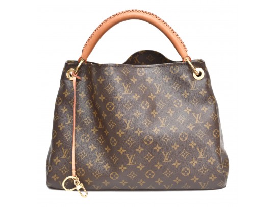 Pre-Loved Louis Vuitton in Greenwich, CT