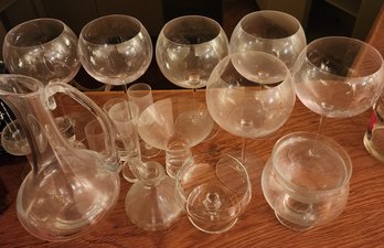 ASSORTMENT OF WINE GLASSES