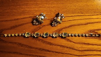 VINTAGE GOLD TONE BRACELET AND WEISS EARRINGS SET