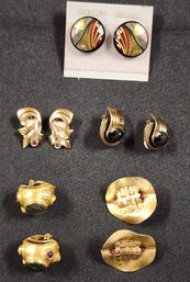 ASSORTED COLLECTION OF VINTAGE EARRINGS