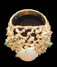 VINTAGE 14KT GOLD RING WITH 6 SMALL EMERALDS AND NATURAL CENTER GEMSTONE