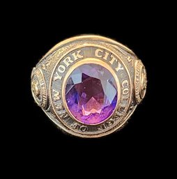 10KT GOLD COLLEGE RING WITH AMETHYST CENTER STONE
