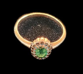 ANTIQUE GOLD RING WITH EMERALD CENTER STONE