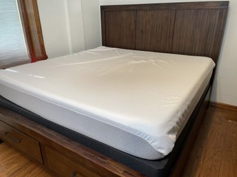 King Size Bed Set From Hilldale Furniture Inc.