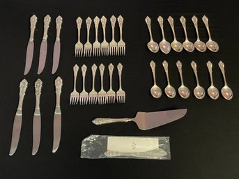 32 PC WALLACE 'ROSE POINT' STERLING SILVER FLATWARE SET