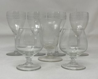 ASSORTED COLLECTION OF CLEAR GLASSWARE