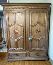 ANTIQUE HANDCARVED ARMOIRE
