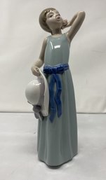 LLADRO COIFFURE GIRL WITH STRAW HAT