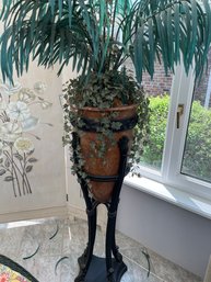 FLOOR PLANTER WITH ARTIFICIAL PLANT
