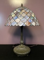 TIFFANY STYLE FISH SCALE TABLE LAMP
