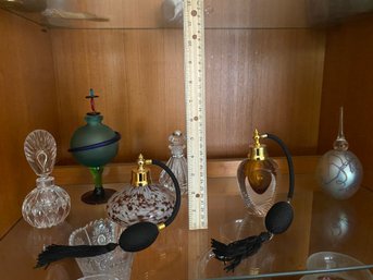 COLLECTION OF VINTAGE PERFUME BOTTLES