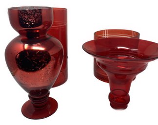COLLECTION OF RED DECORATIVE GLASS VASES