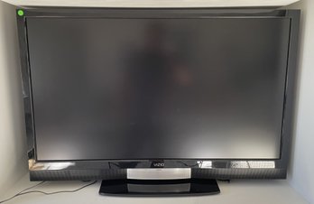 VIZIO 47' LCD TV WITH REMOTE