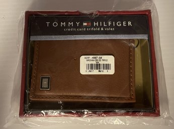 TOMMY HILFIGER CREDIT CARD TRIFOLD AND VALET