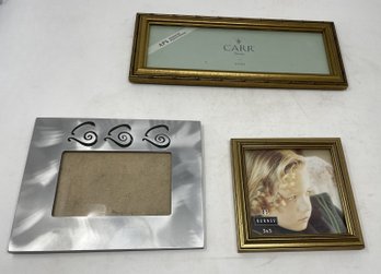 COLLECTION OF PICTURE FRAMES
