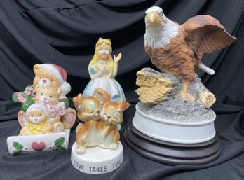 ASSORTED COLLECTION OF DECORATIVE FIGURINES