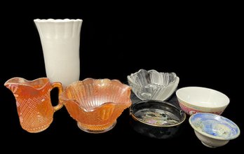 ASSORTED COLLECTION OF GLASS BOWLS AND VASES