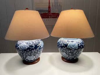 PR OF BLUE AND WHITE PEONY MOTIF PORCELAIN TABLE LAMPS