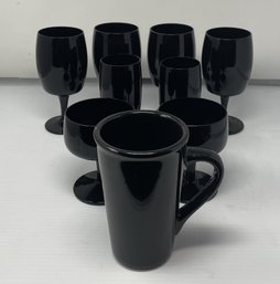 SET OF BLACK STONEWEAR MUG AND ASSORTED GLASSES