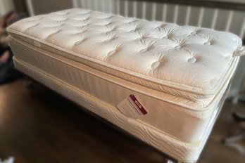 TWIN PILLOW TOP MATTRESS AND BOX SPRING WITH METAL FRAME