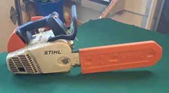 STIHL 019 T CHAINSAW WITH PR OF GAS CANISTERS