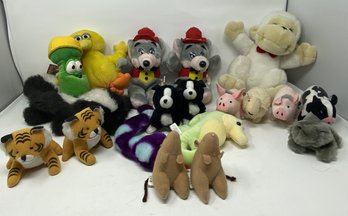 ASSORTED COLLECTION OF PLUSH ANIMALS