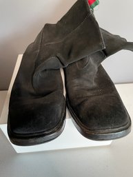 PR OF BLACK GUCCI SUEDE BOOTS