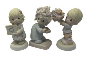COLLECTION OF PRECIOUS MOMENTS FIGURINES