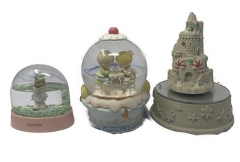 PAIR OF MUSIC BOXES AND SNOW GLOBE