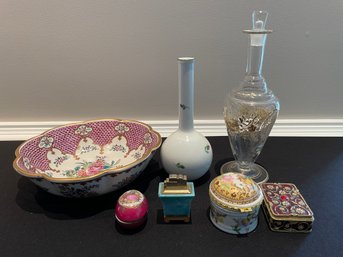 ASSORTED COLLECTION OF FINE PORCELAIN, ENAMEL AND GLASS DECOR