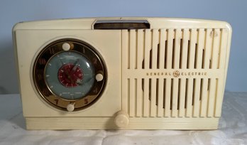 GENERAL ELECTRIC RADIO ALARM CLOCK MODEL 516F