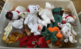 ASSORTED COLLECTION OF TY BEANIE BABIES AND OTHER STUFFED ANIMALS