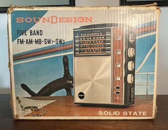 VINTAGE 1970S SOUNDESIGN 5 BAND RADIO MODEL 2540