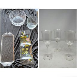 ASSORTED COLLECTION OF GLASS SERVING TRAYS AND WINE GLASSES