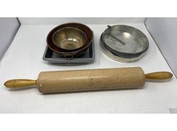COLLECTION OF ASSORTED BAKING TOOLS